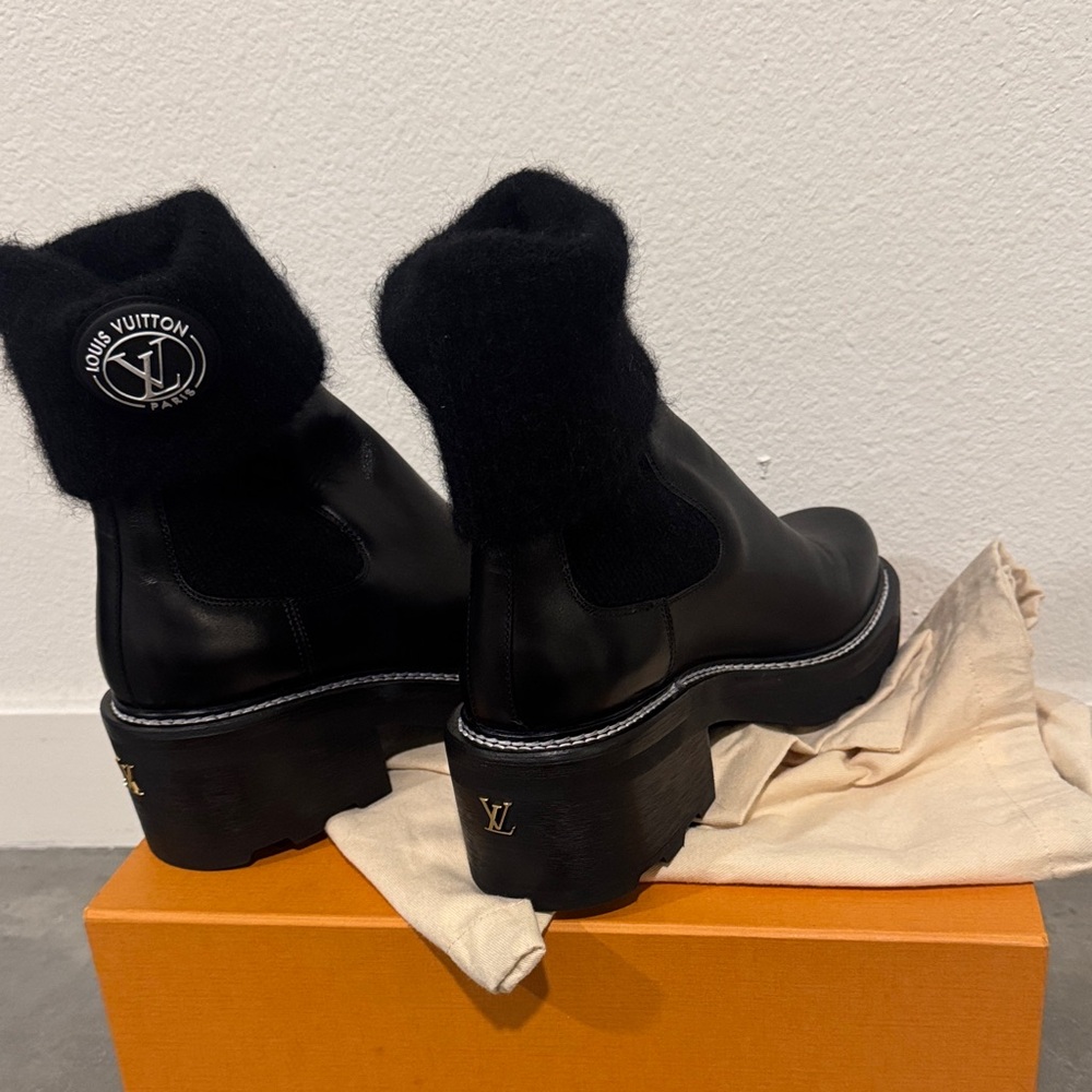 Louis Vuitton Black Ankle Boots with Fur Trim - Picture 2 of 4